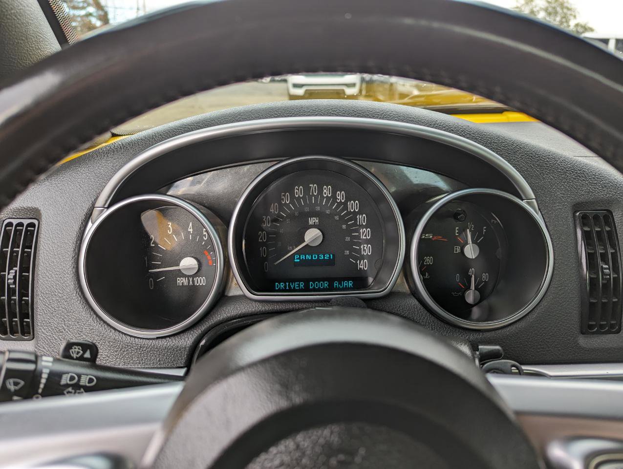 Used 2004 Chevrolet SSR w/ Preferred Equipment Group RWD image 14