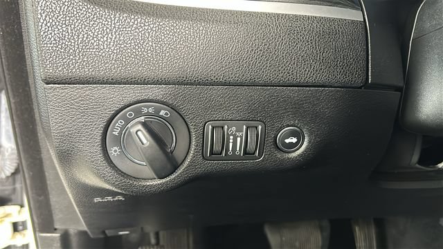 Used 2021 Chrysler 300 Touring w/ Sport Appearance Package RWD image 19