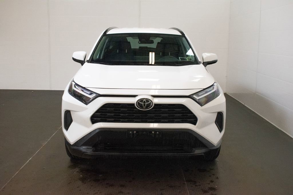 Used 2024 Toyota RAV4 XLE AWD/4WD image 2