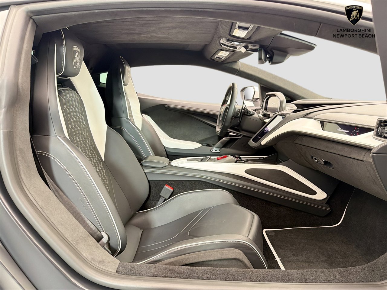Used 2024 Lamborghini Revuelto AWD/4WD image 22