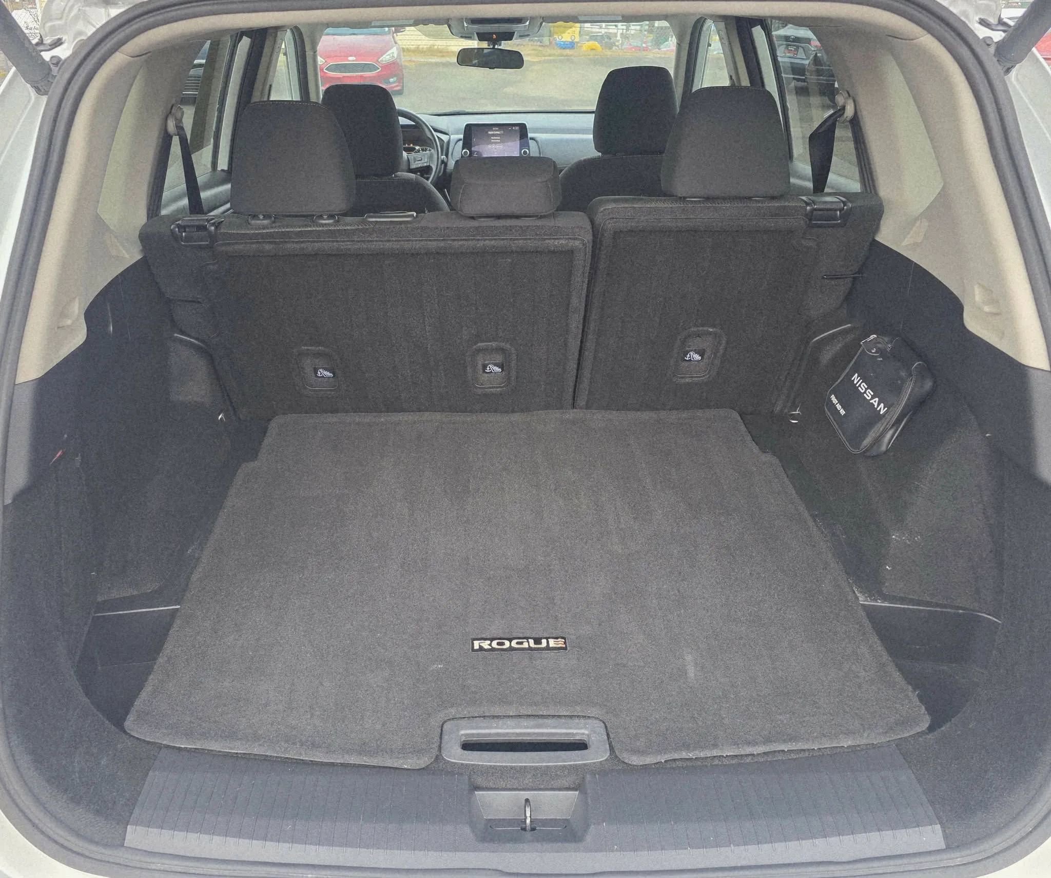 Used 2024 Nissan Rogue SV image 11