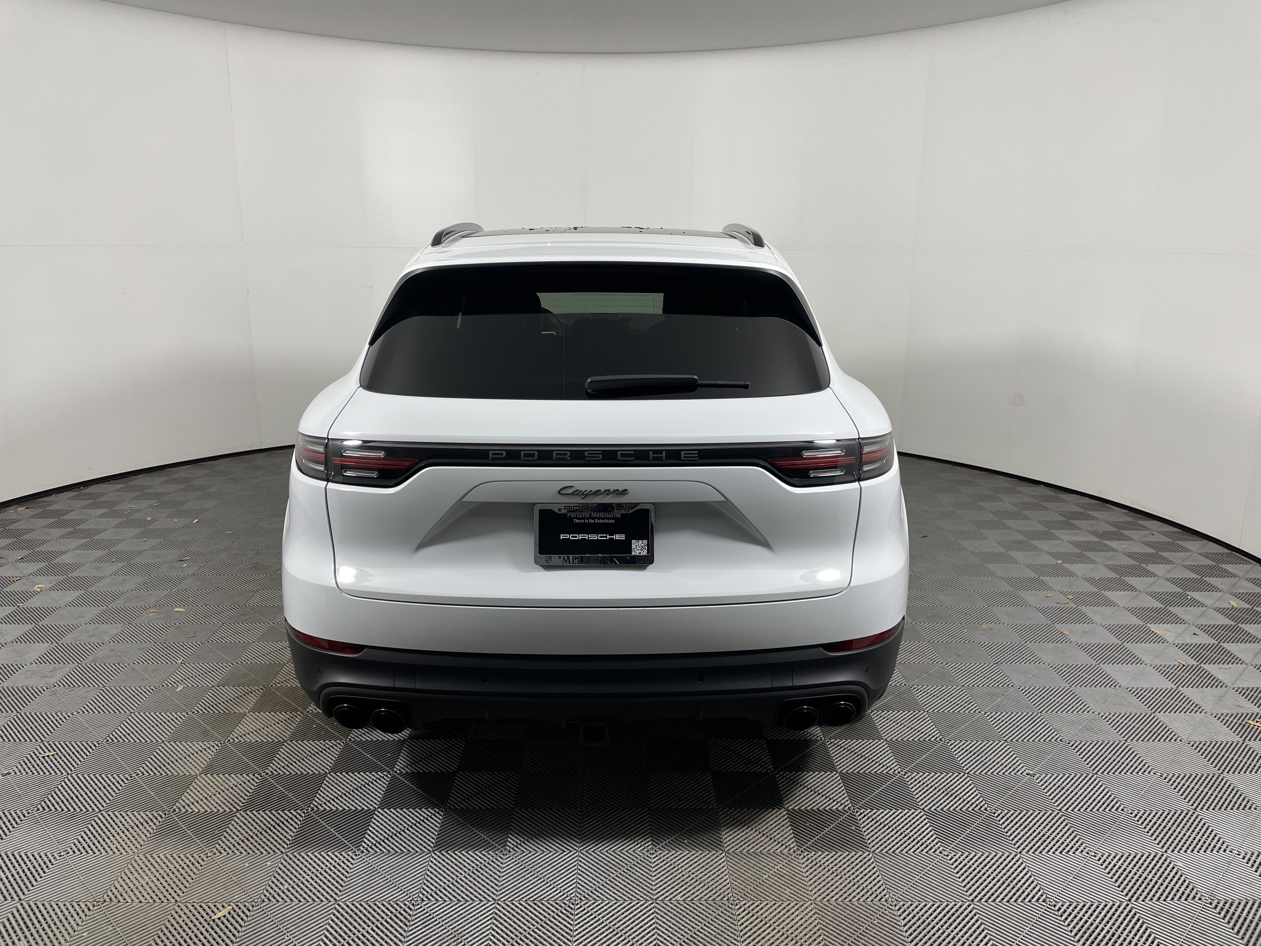 Certified 2023 Porsche Cayenne Platinum Edition image 6