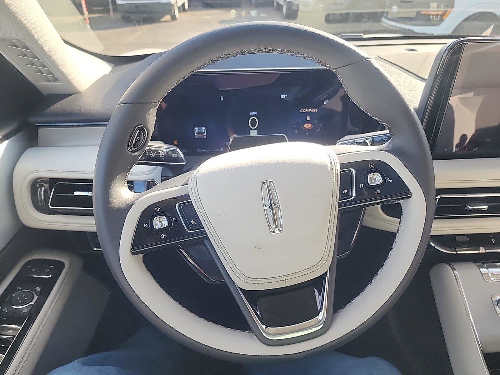 New 2025 Lincoln Aviator Reserve w/ Luxury Package image 23