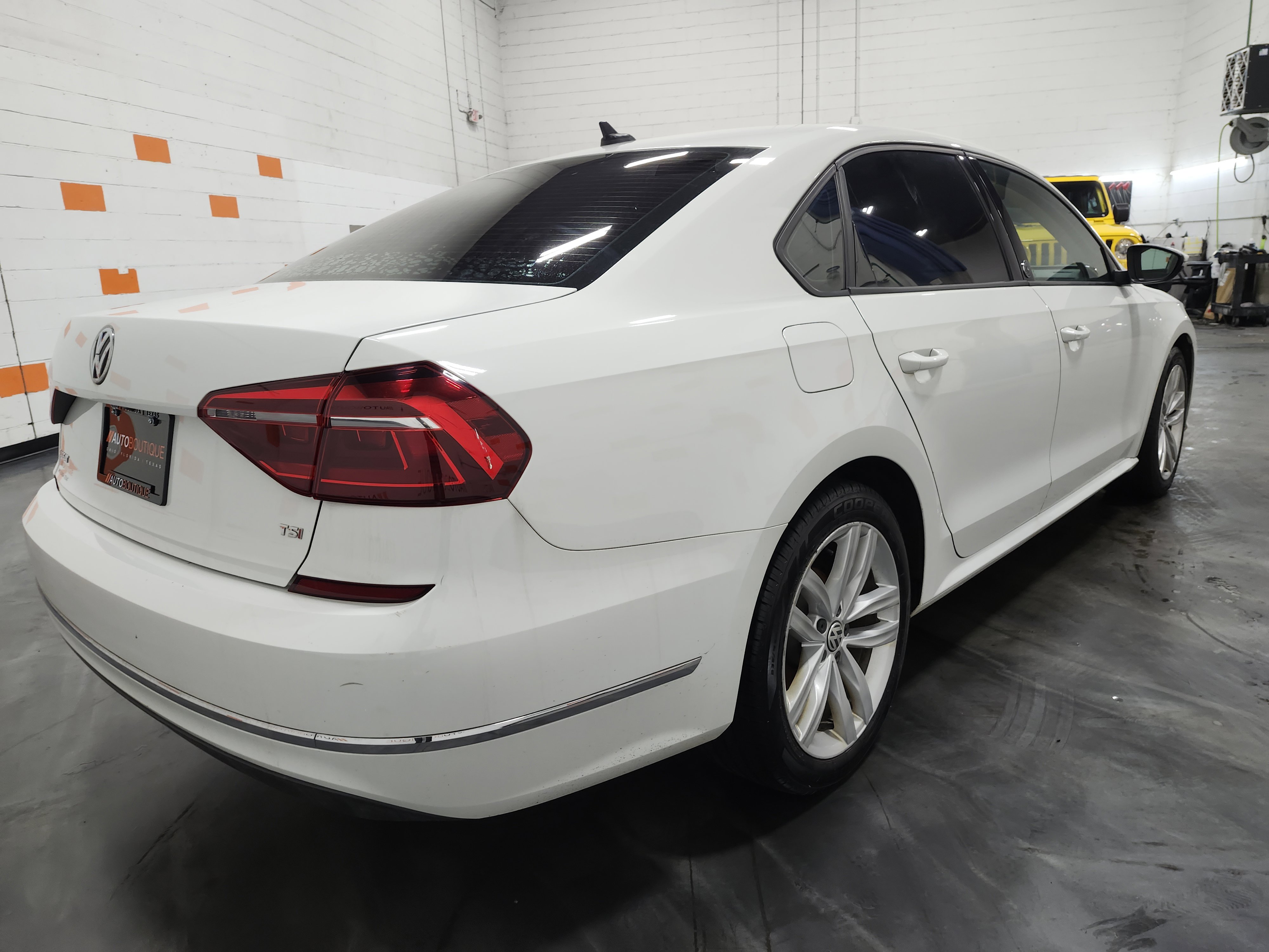 Used 2019 Volkswagen Passat 2.0T Wolfsburg w/ Wheels & Sunroof Package image 17