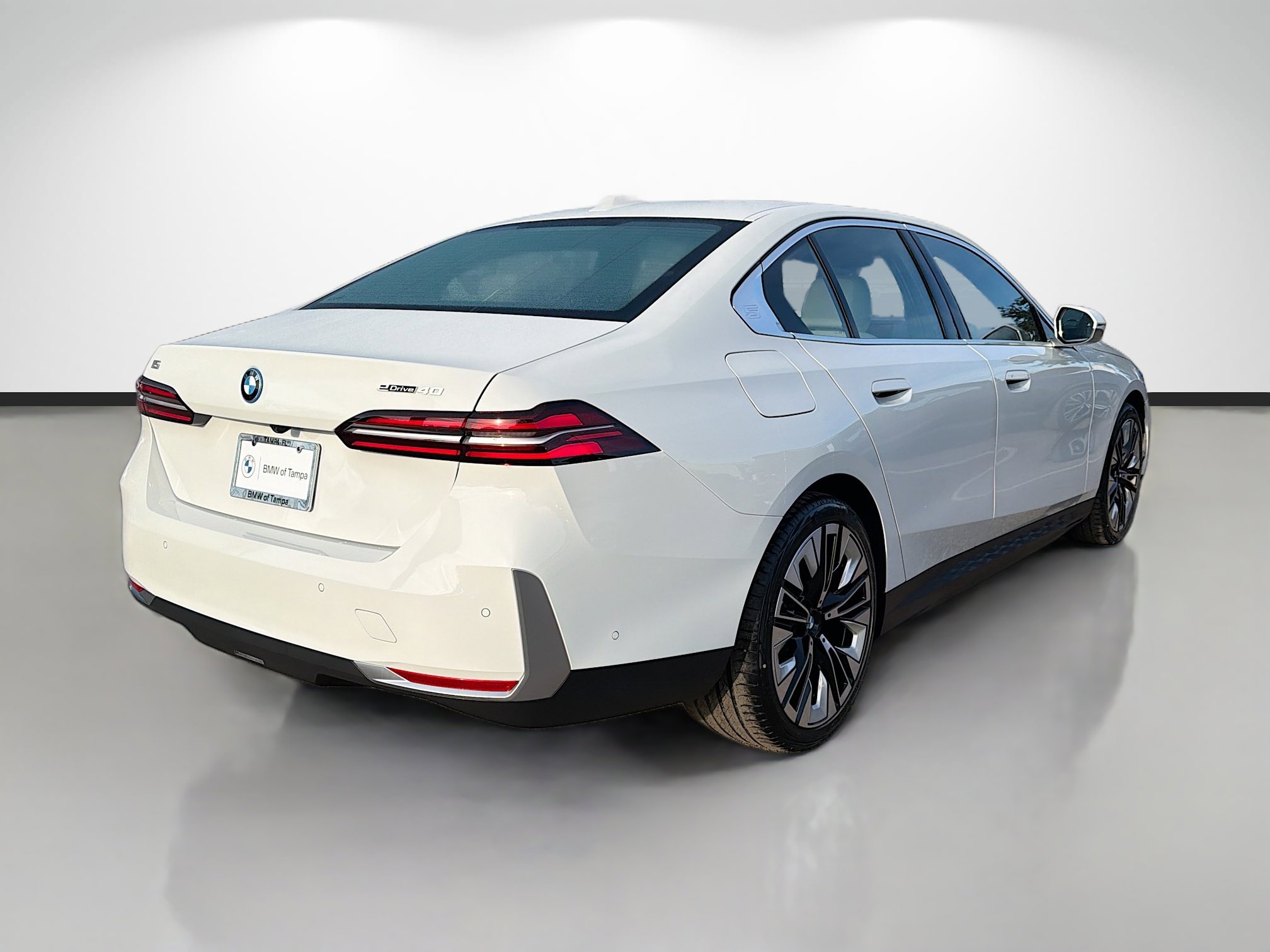 New 2026 BMW i5 eDrive40 RWD image 3