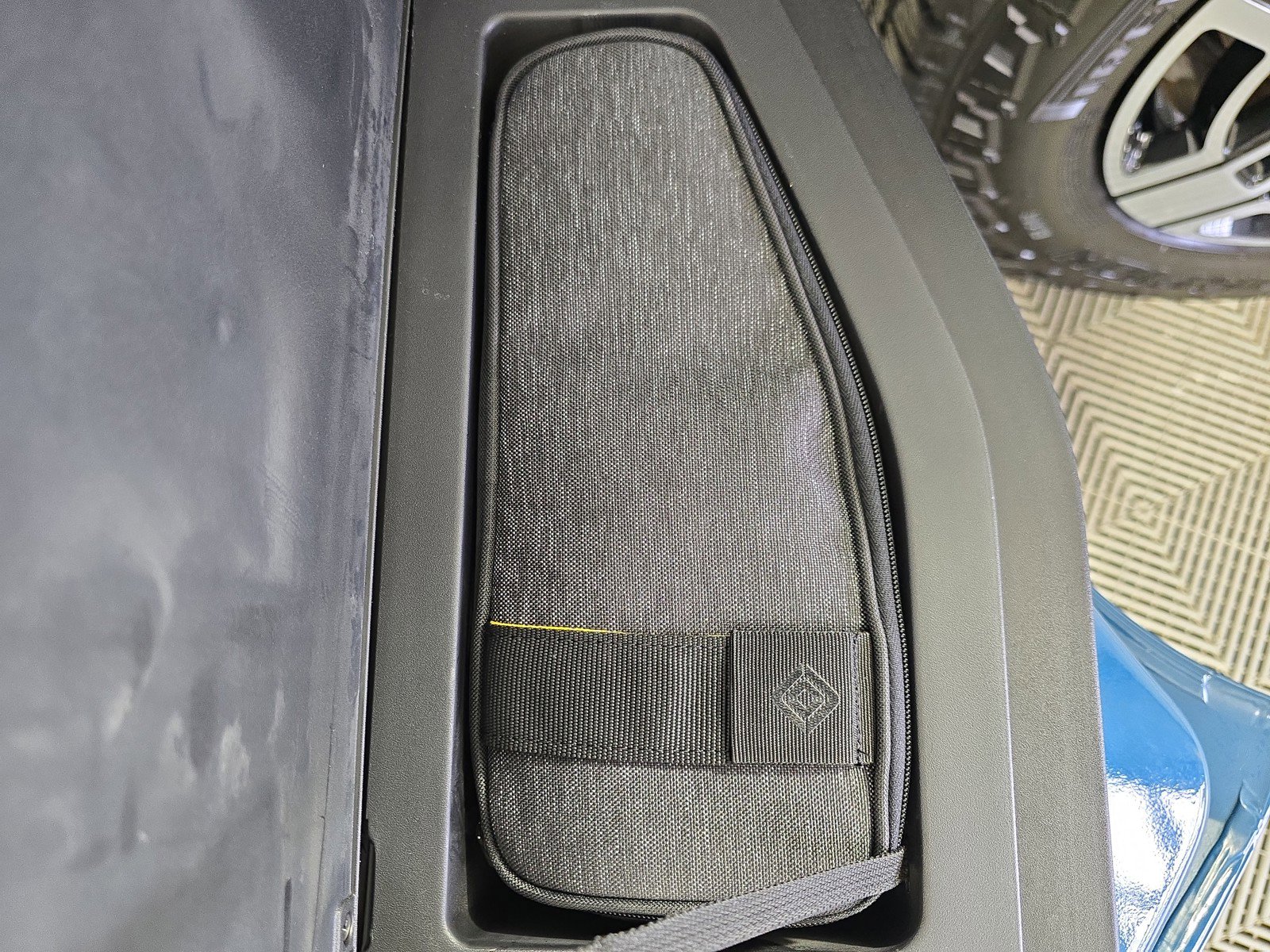 Used 2023 Rivian R1T Adventure image 32