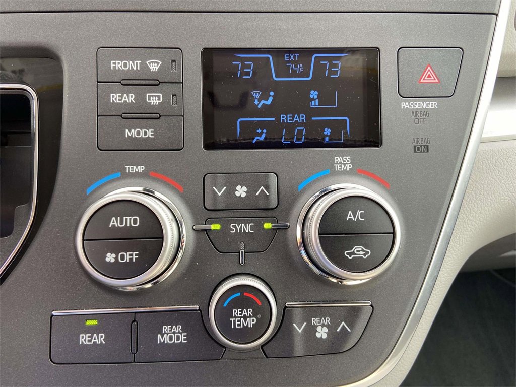 Used 2018 Toyota Sienna LE image 24