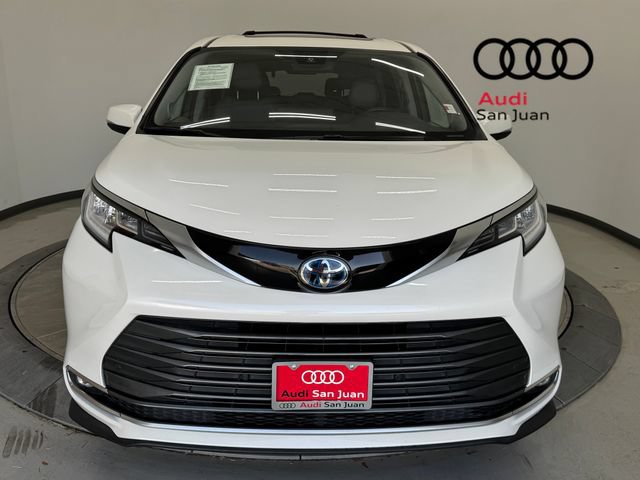 Used 2021 Toyota Sienna Limited FWD image 2