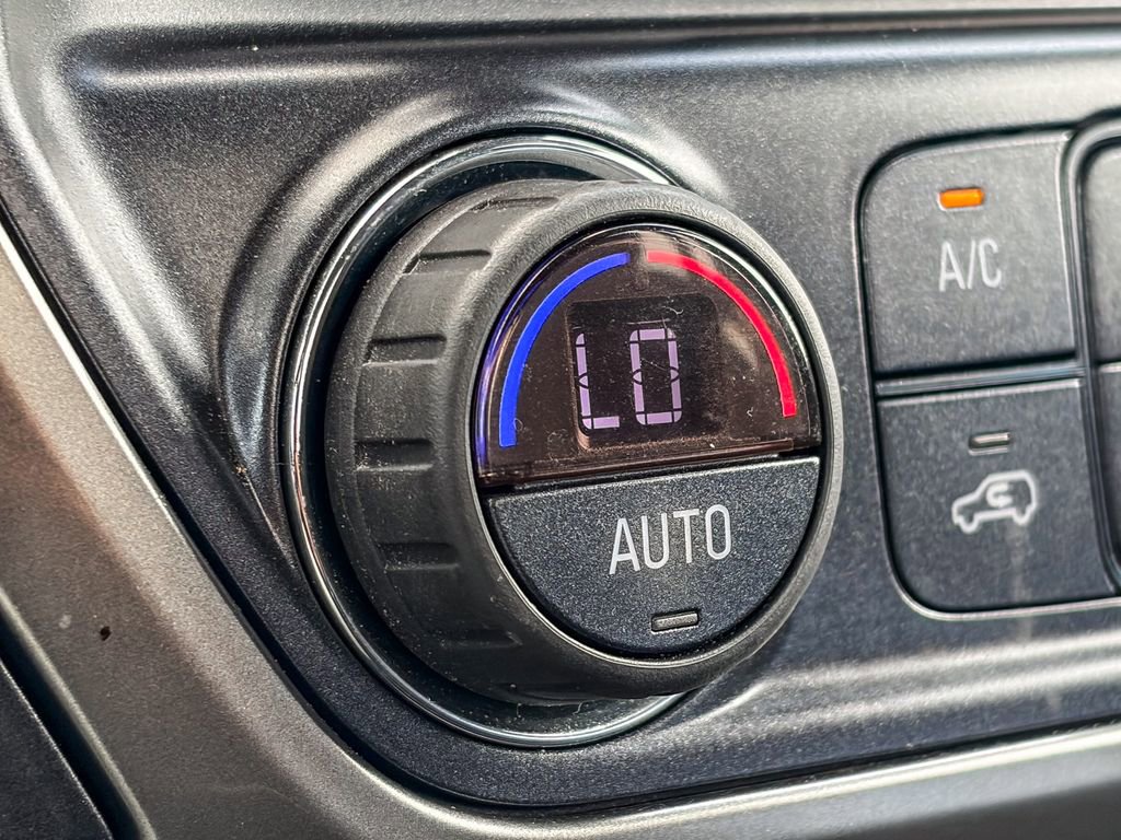 Used 2018 Chevrolet Silverado 1500 LT w/ All Star Edition AWD/4WD image 29