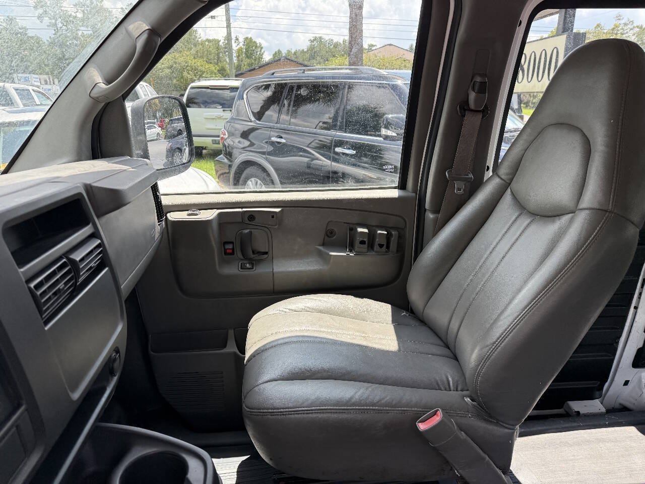 Used 2005 GMC Savana 1500 RWD image 9