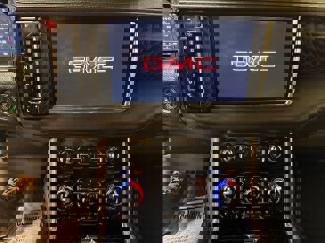 Used 2023 GMC Yukon Denali image 15