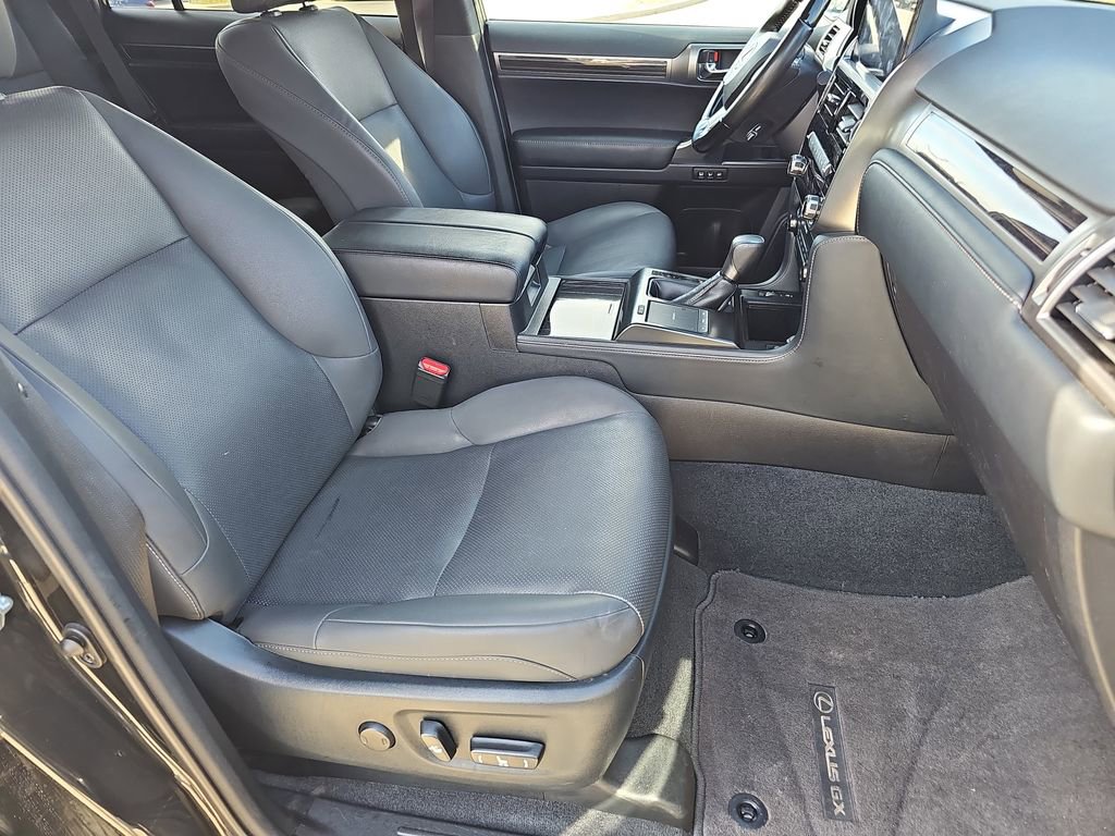 Used 2023 Lexus GX 460 Premium w/ Premium Package image 11
