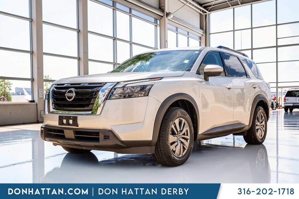 Used 2025 Nissan Pathfinder SV FWD image 1