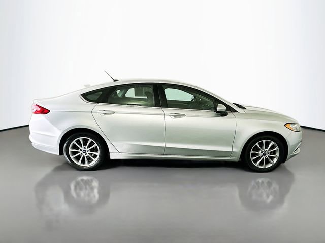 Used 2017 Ford Fusion SE image 8