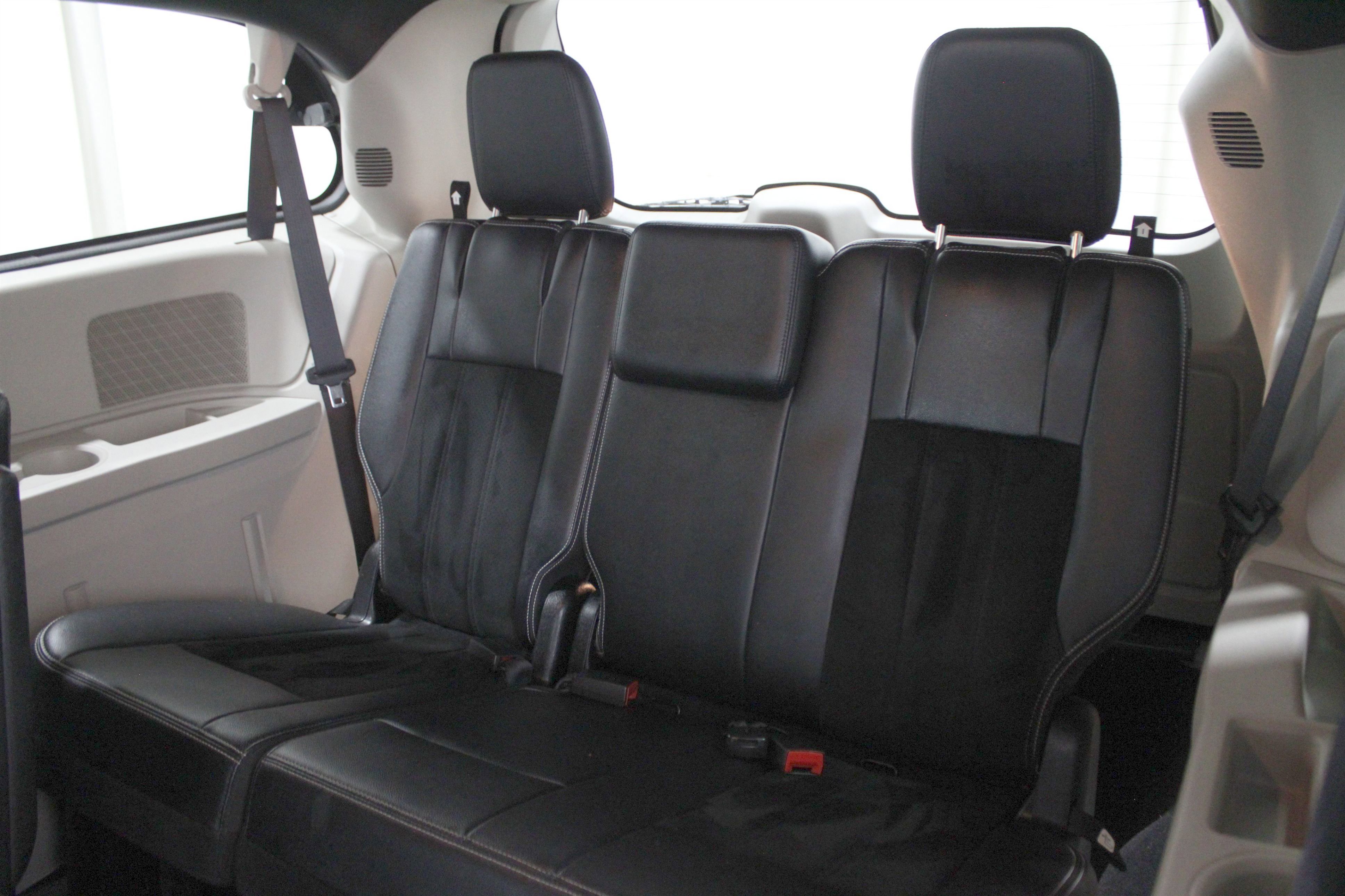 Used 2017 Dodge Grand Caravan SXT image 19