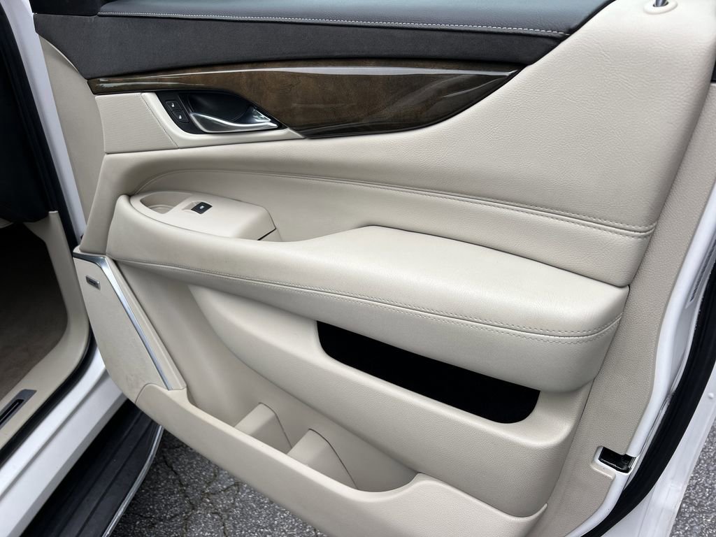 Used 2020 Cadillac Escalade Luxury image 15