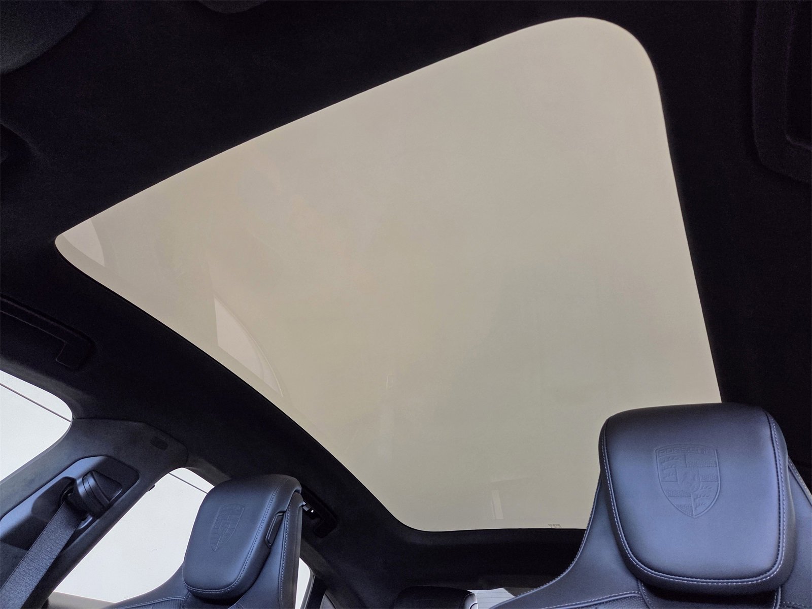 New 2025 Porsche Taycan GTS image 10