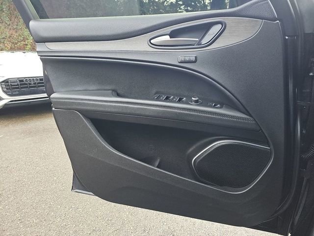 Used 2023 Alfa Romeo Stelvio Ti image 19