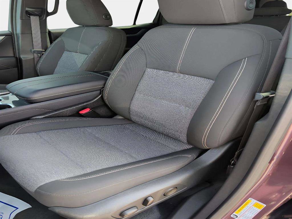 Used 2025 GMC Acadia Elevation image 9
