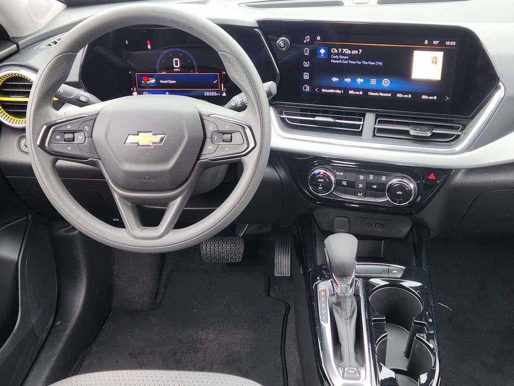 Used 2025 Chevrolet Trax LT FWD image 26