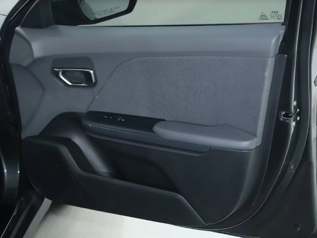 Used 2025 Kia K4 EX image 33