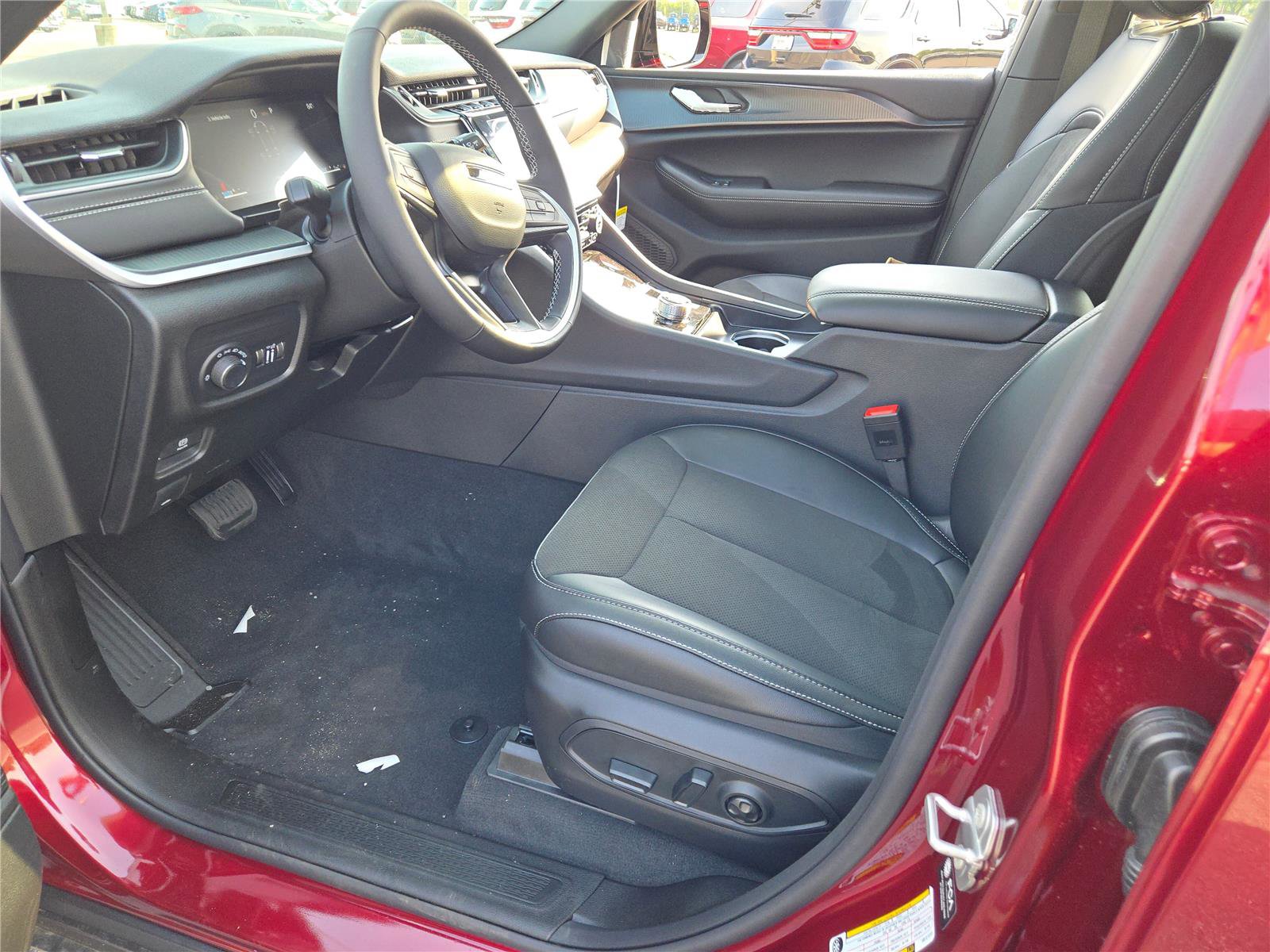 Used 2025 Jeep Grand Cherokee L Altitude image 25