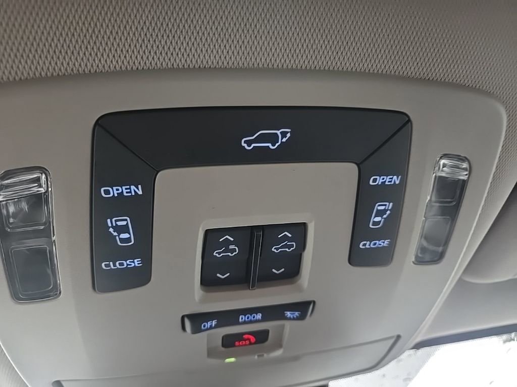 Used 2024 Toyota Sienna XLE image 62