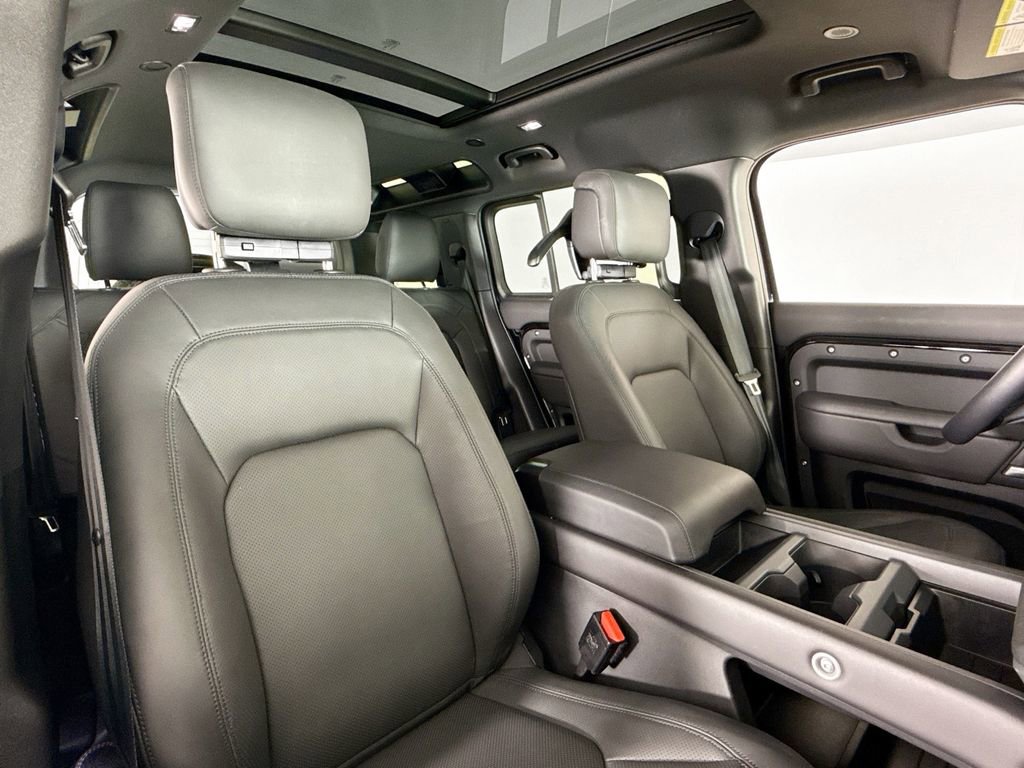 Used 2025 Land Rover Defender 110 S image 14