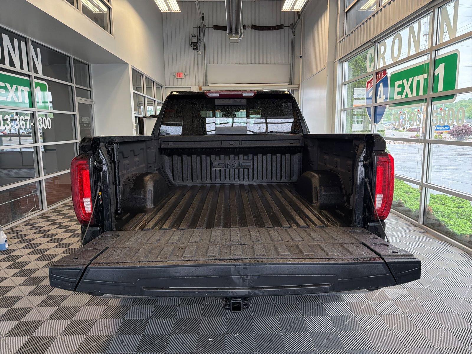 Used 2021 GMC Sierra 1500 SLT w/ SLT Convenience Package AWD/4WD image 9