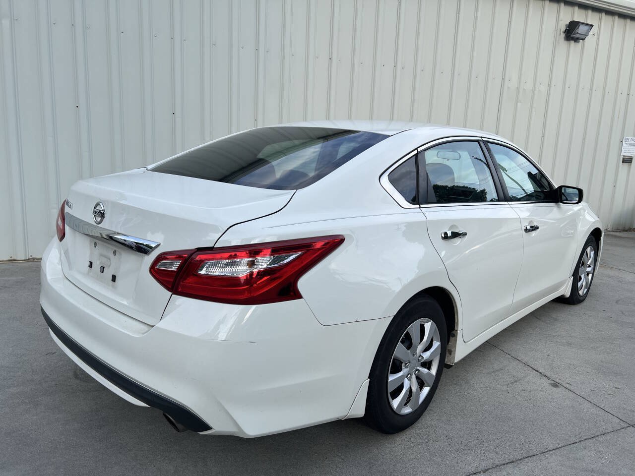 Used 2017 Nissan Altima 2.5 S w/ Power Driver Seat Package FWD image 3