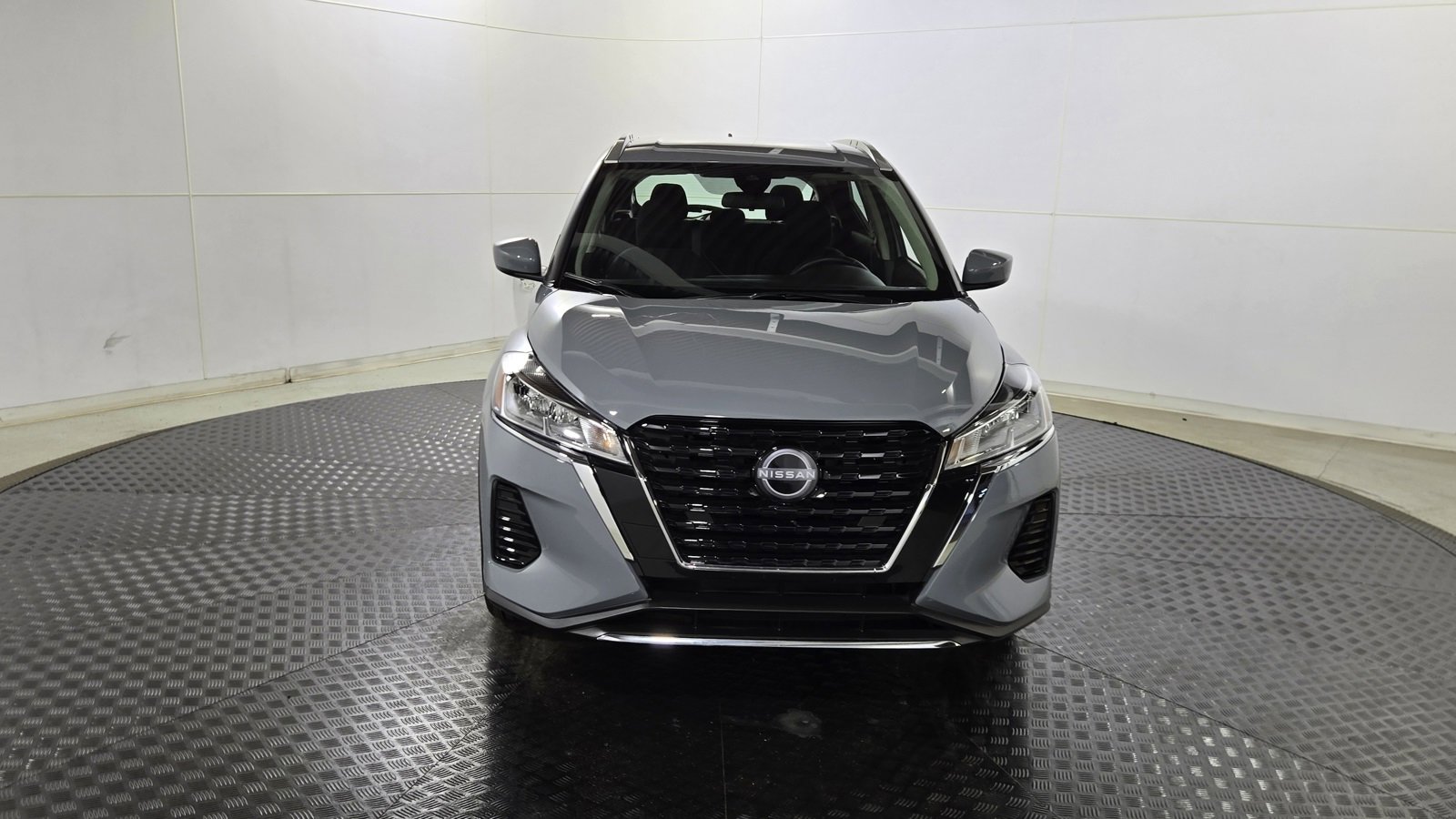 Used 2024 Nissan Kicks SV image 2