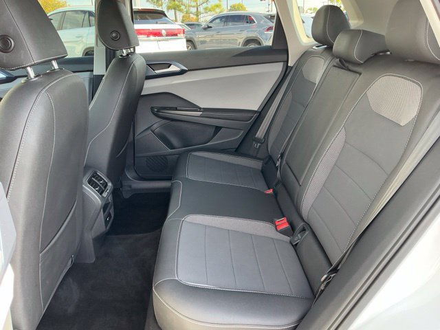 Certified 2024 Volkswagen Taos SE w/ Panoramic Sunroof Package AWD/4WD image 18