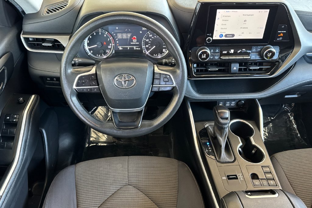 Used 2023 Toyota Highlander L FWD image 13