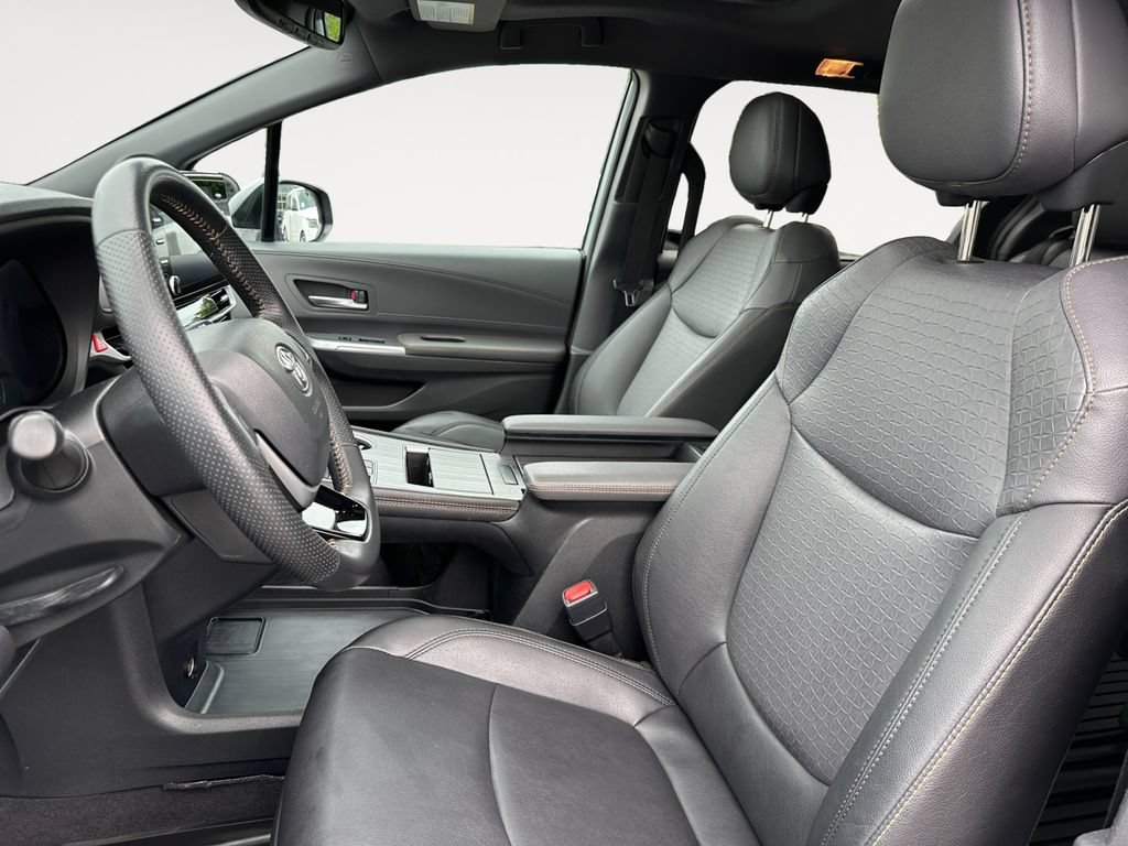 Used 2023 Toyota Sienna XLE Woodland Edition AWD/4WD image 8