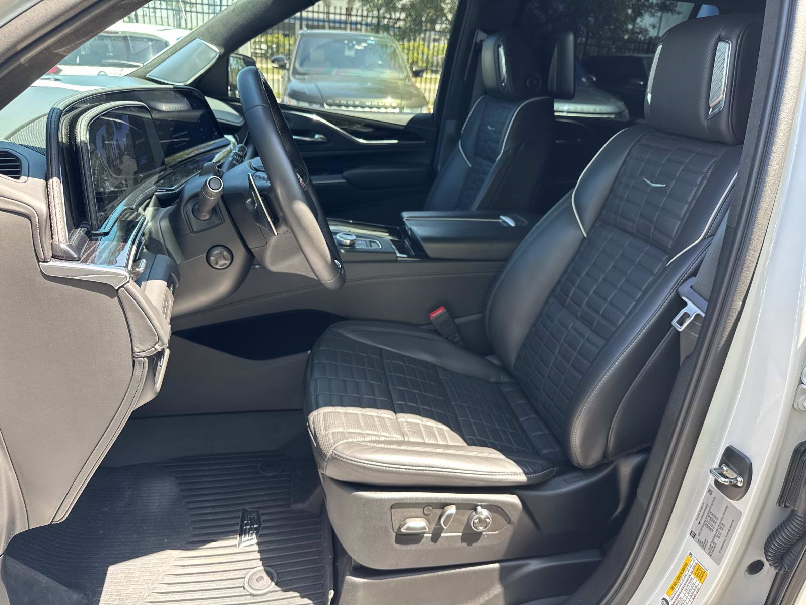 Used 2023 Cadillac Escalade ESV V AWD/4WD image 24