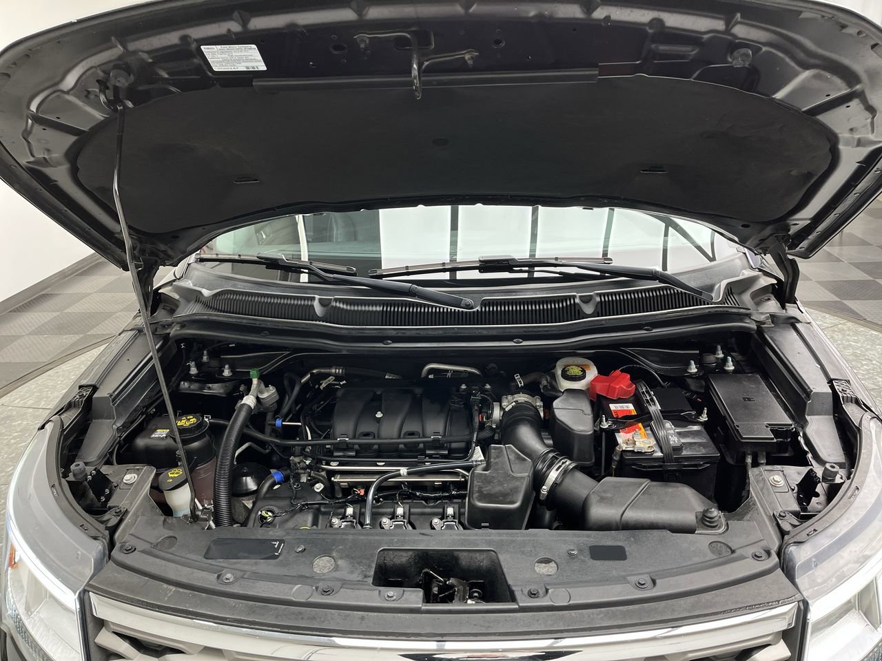 Used 2018 Ford Explorer XLT w/ Equipment Group 202A AWD/4WD image 30