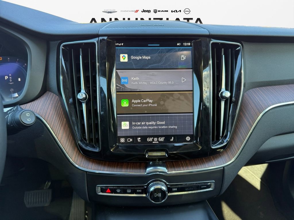 Used 2024 Volvo XC60 B5 Plus image 13