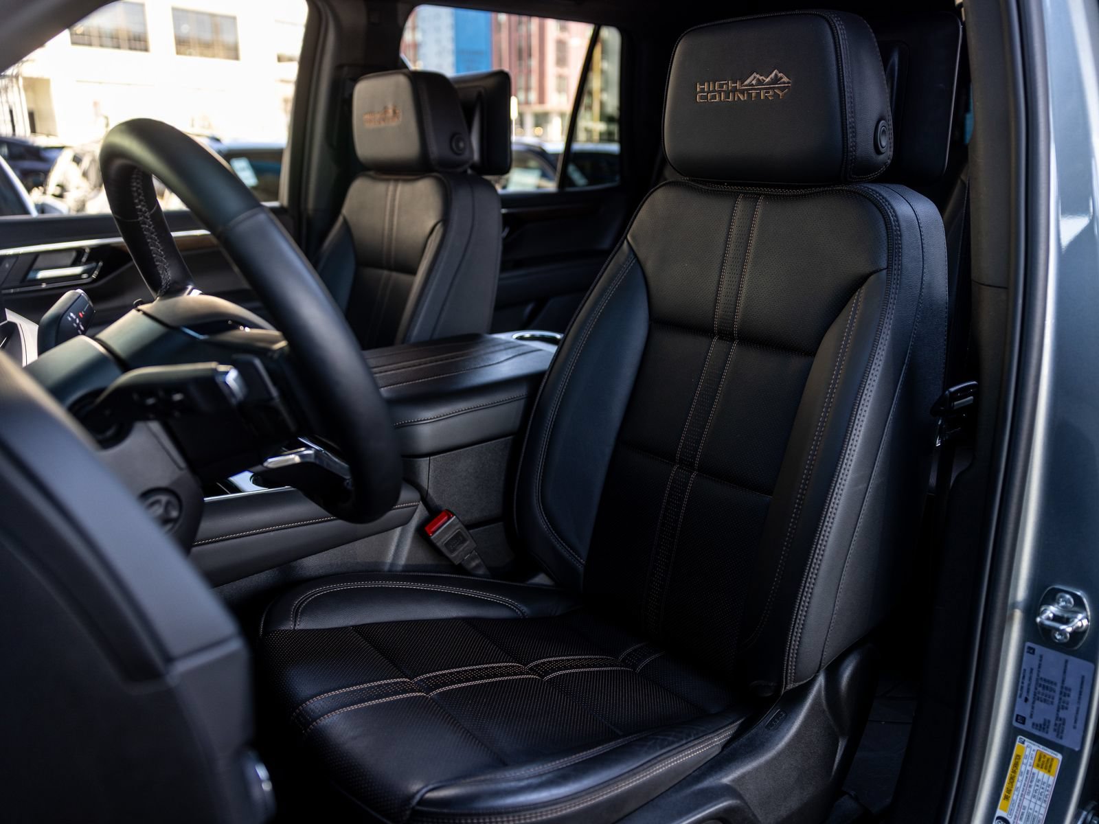 Used 2025 Chevrolet Tahoe High Country AWD/4WD image 5