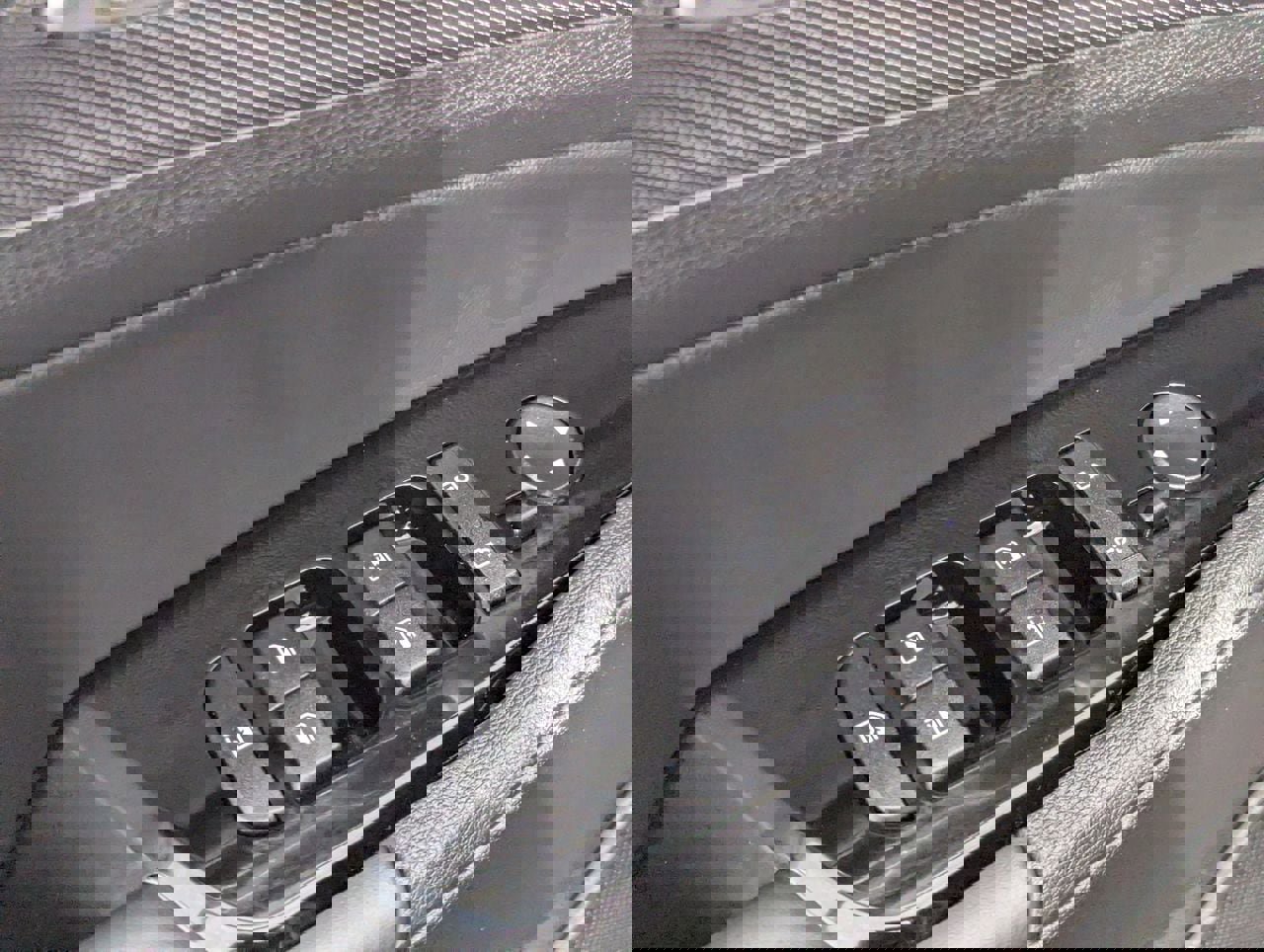 Used 2025 Kia Sportage SX image 22