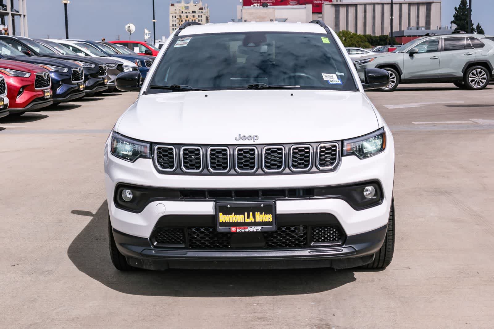 Used 2024 Jeep Compass Latitude AWD/4WD image 2