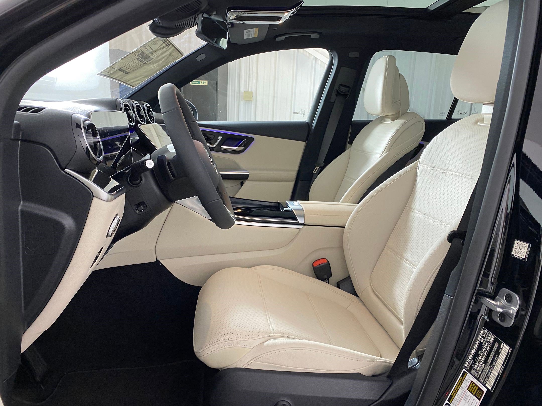 Used 2026 Mercedes-Benz GLC 300 4MATIC image 4