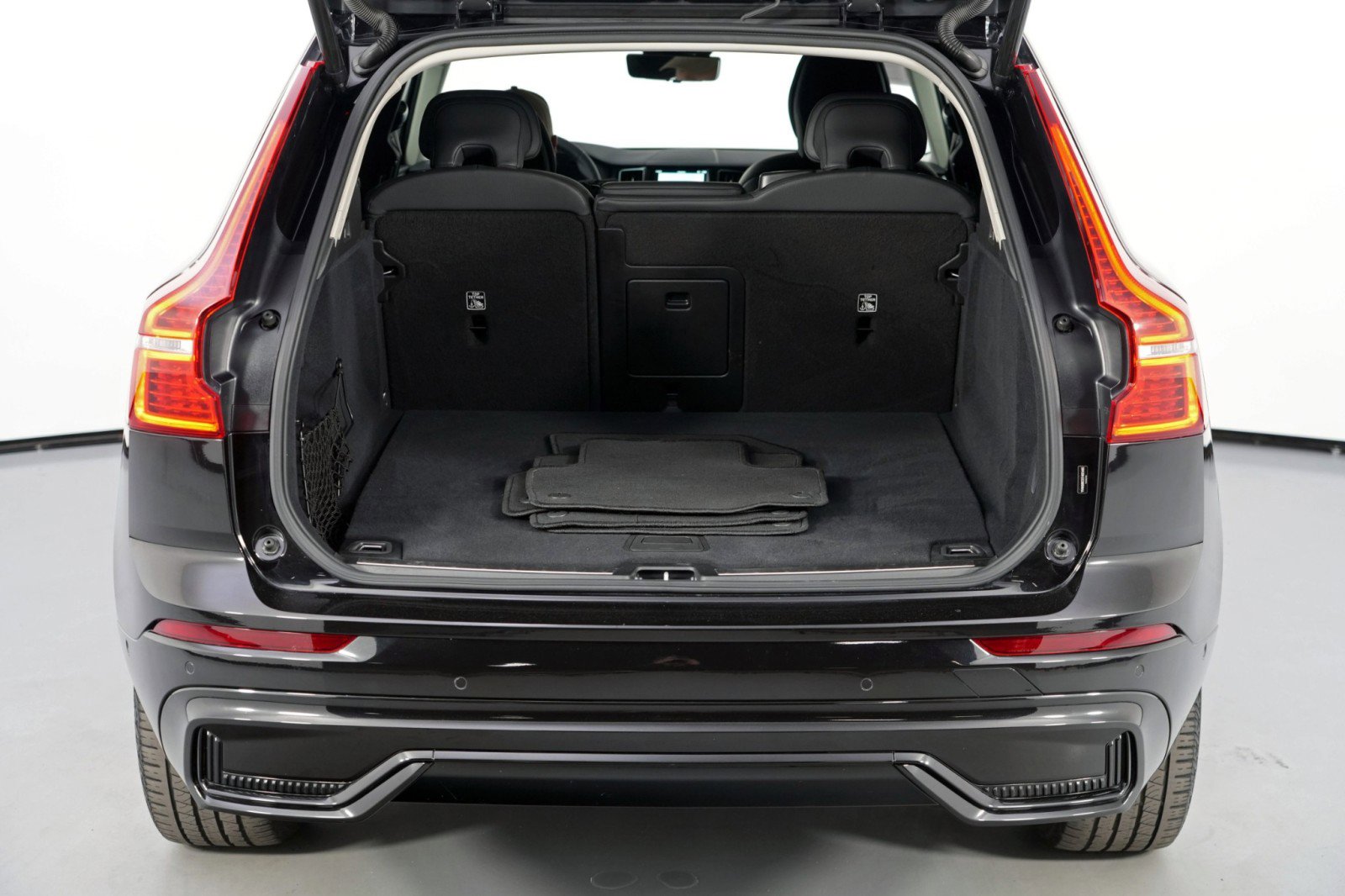 Used 2025 Volvo XC60 T8 Plus w/ Climate Package PRO AWD/4WD image 10