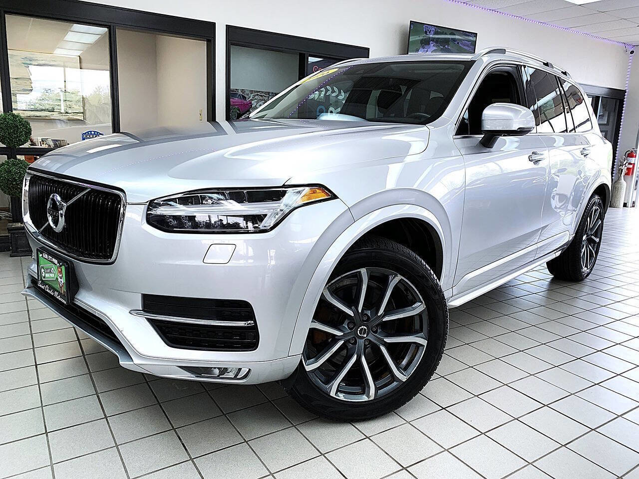 Used 2016 Volvo XC90 T6 Momentum w/ Momentum Plus Package AWD/4WD image 1
