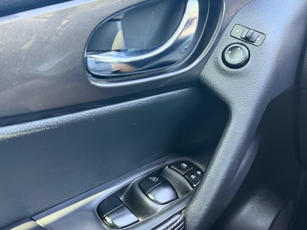Used 2019 Nissan Rogue SV AWD/4WD image 20