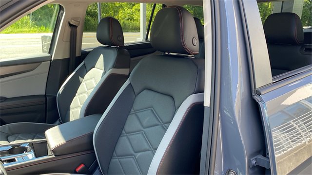 New 2026 Volkswagen Atlas Peak Edition image 13