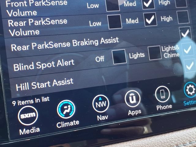 Used 2020 Chrysler Pacifica Limited w/ Advanced Safetytec Group FWD image 13