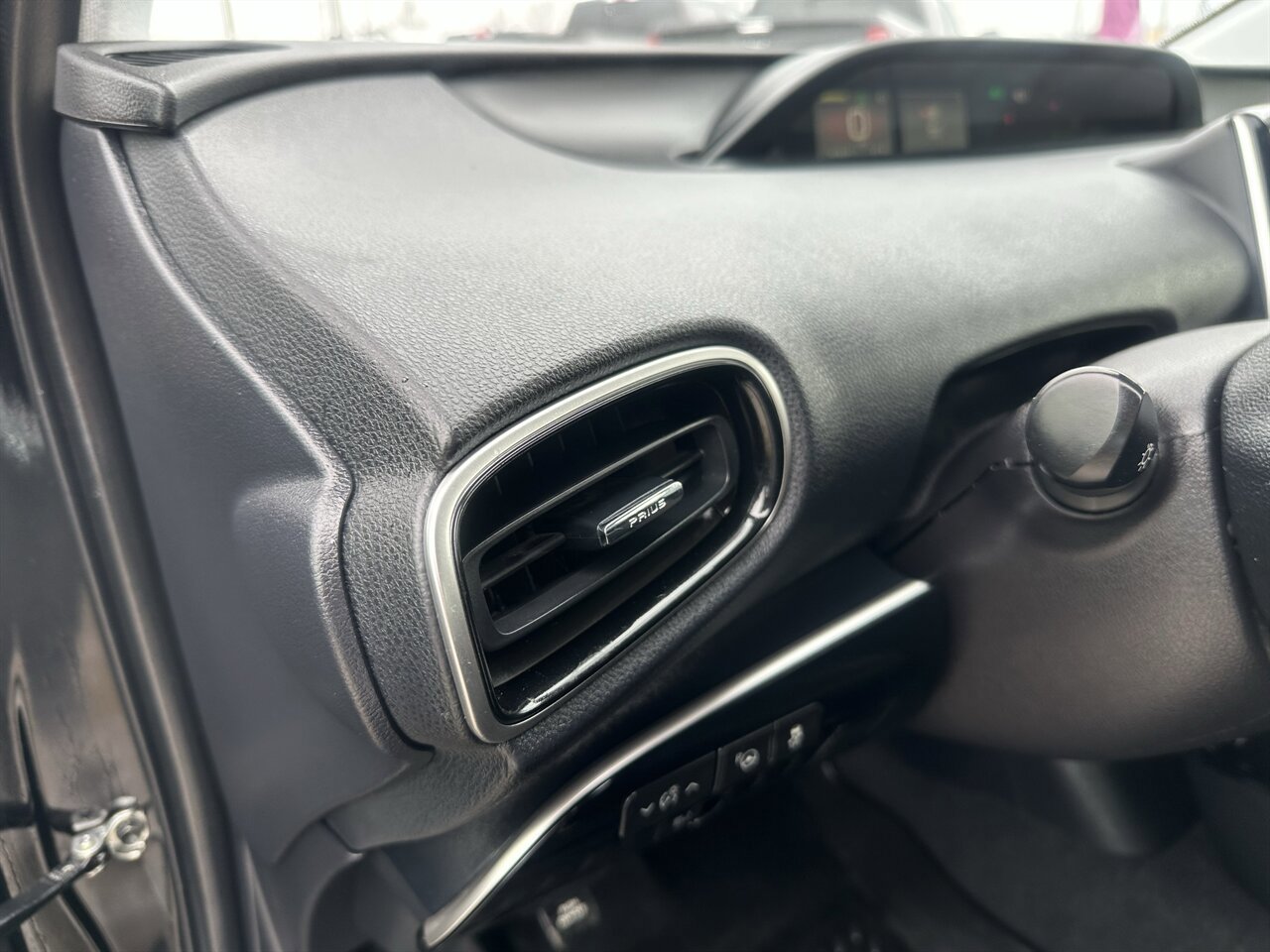 Used 2022 Toyota Prius AWD image 45