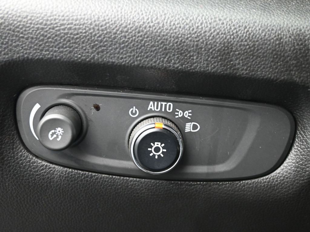 Used 2023 Chevrolet Traverse LT image 21