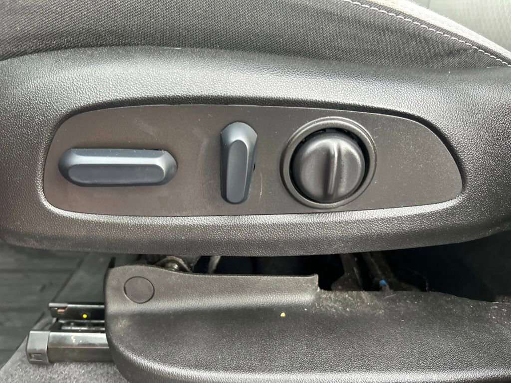 Used 2022 GMC Terrain SLE w/ Driver Convenience Package image 19