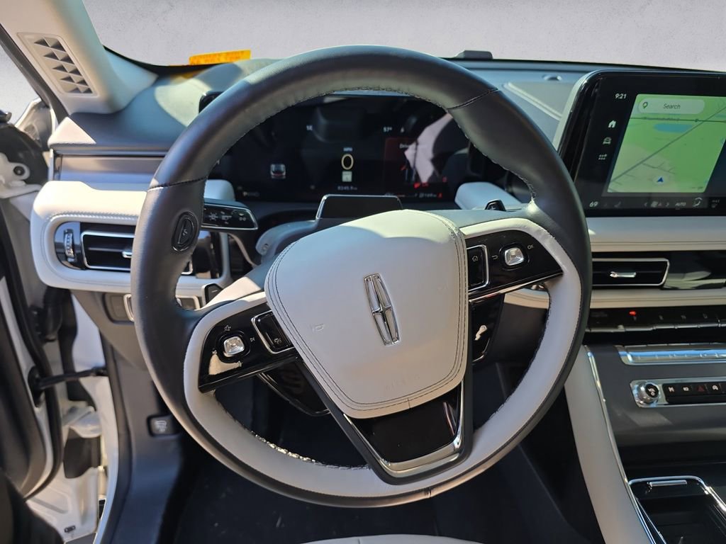 Used 2025 Lincoln Aviator AWD w/ Jet Appearance Package image 12